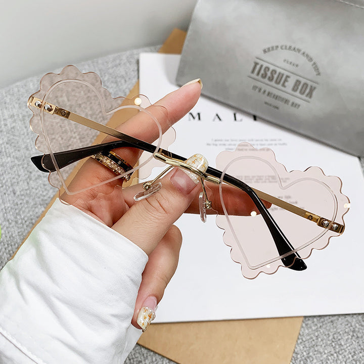 Ladies Cat-Eye Sunglasses in unique Heart Design Stornfield