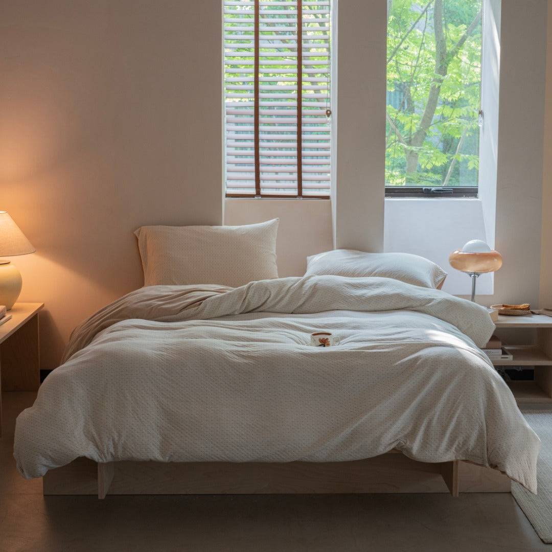 Bedding set made of cotton percale with delicate cherry motif and reversible easy care
