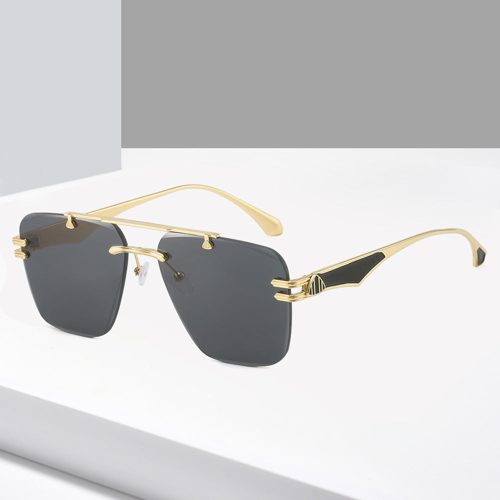 Women’s designer sunglasses in an extravagant frame Stornfield