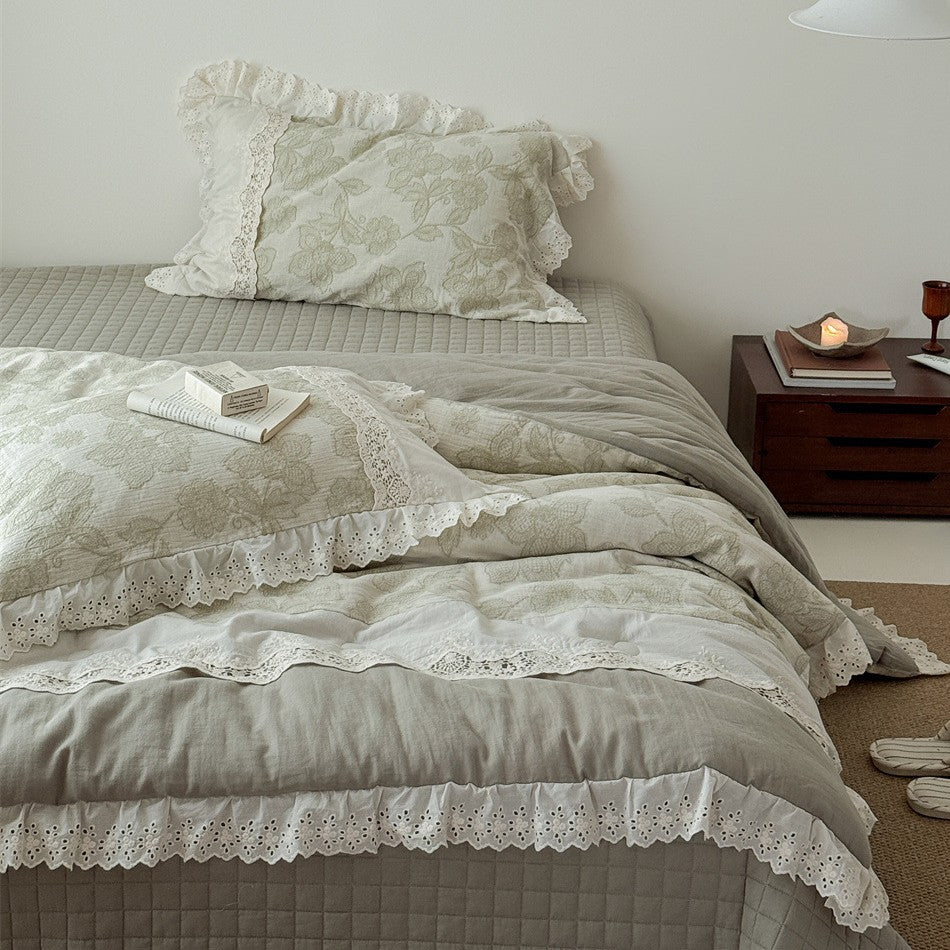 Vintage cotton bedding set with lace trim and hand-drawn floral pattern