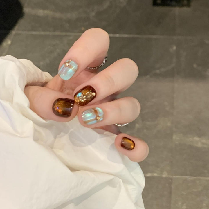 Artificial nail art tips with shimmer and glitter Stornfield