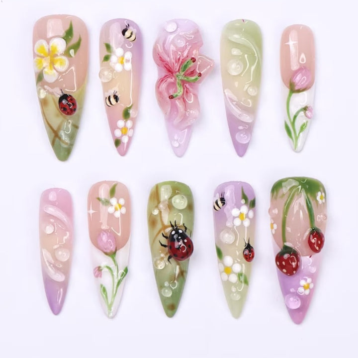 Artistic Floral and Star-Embellished Press-On Nail Set Stornfield