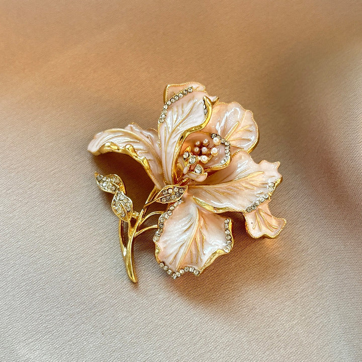 Elegant and Stylish Brooch Stornfield