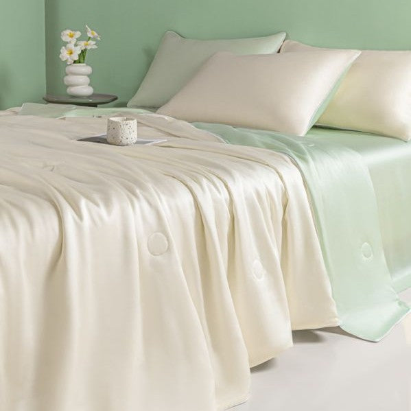 Ladies satin bed linen with stylish design Stornfield