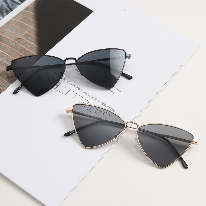 Women trendy Cat-Eye sunglasses with golden accents Stornfield