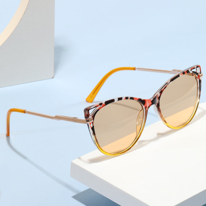 Ladies trendy cat-eye sunglasses with mirrored lenses Stornfield
