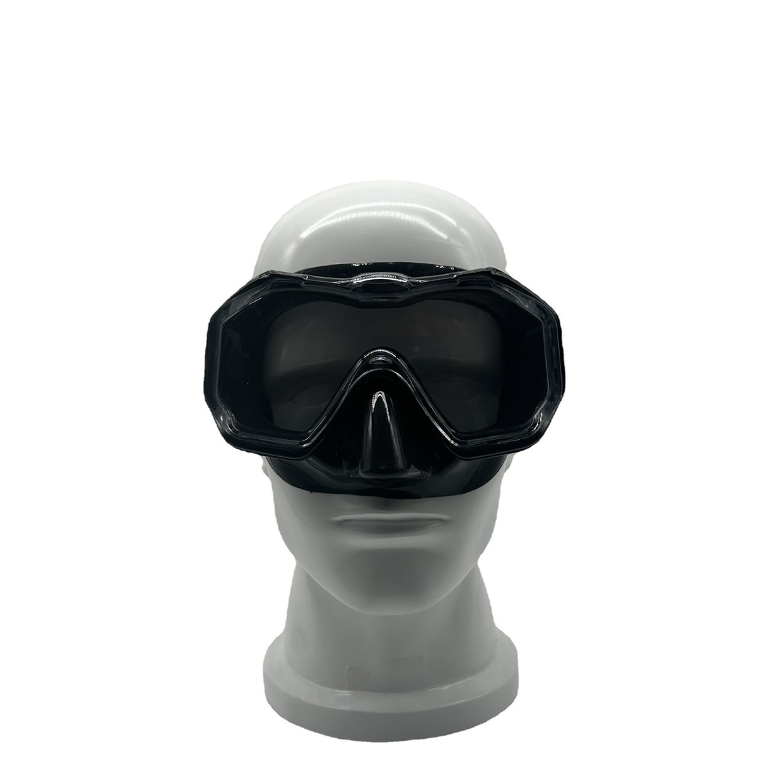 Diving mask with wide field of vision and anti-fog technology Stornfield