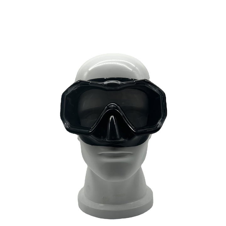 Diving mask with wide field of vision and anti-fog technology Stornfield