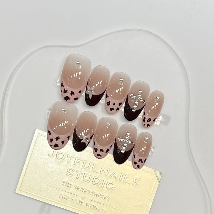 Stylish Press-On Nail Art Set