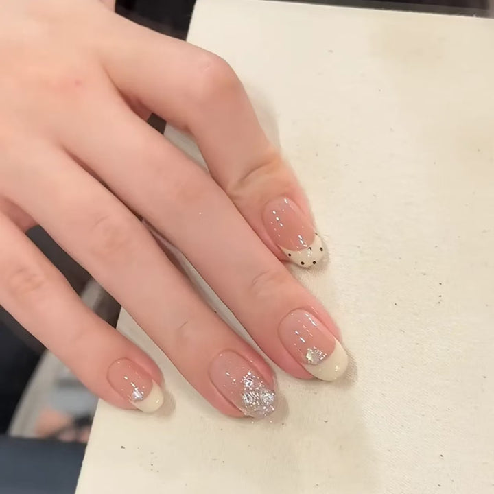 Elegant French Tip Decorative Nail Extensions