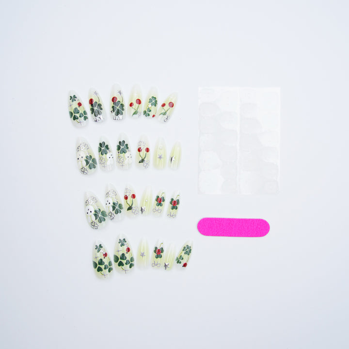Playful artificial nails with plant motifs Stornfield