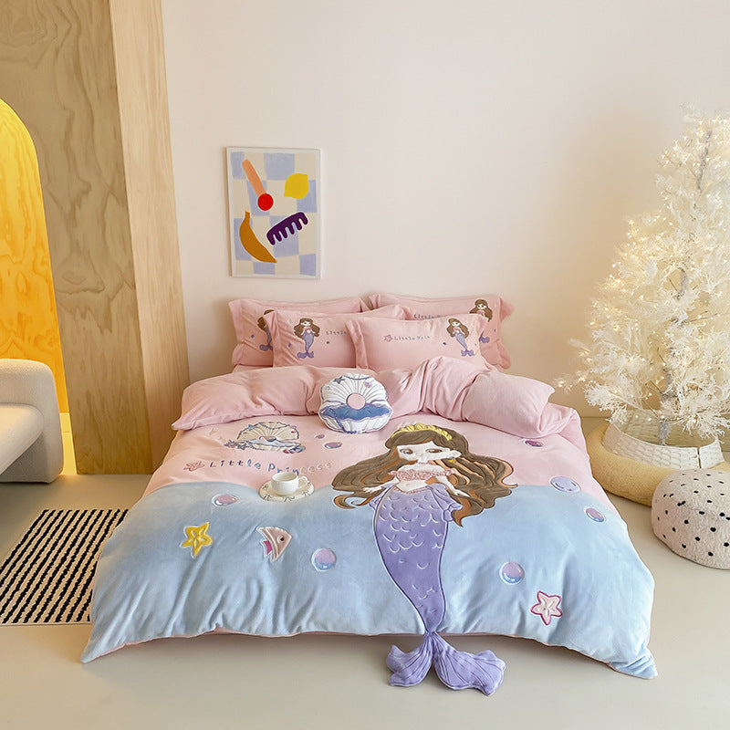 Children's bedding set with 3D mermaid design and plush elements