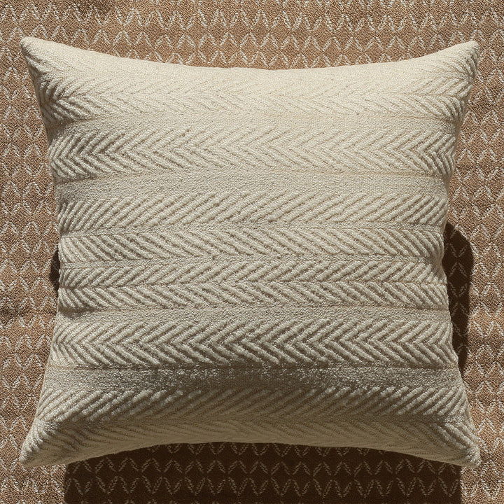 Elegant and artistically designed rectangular cushion