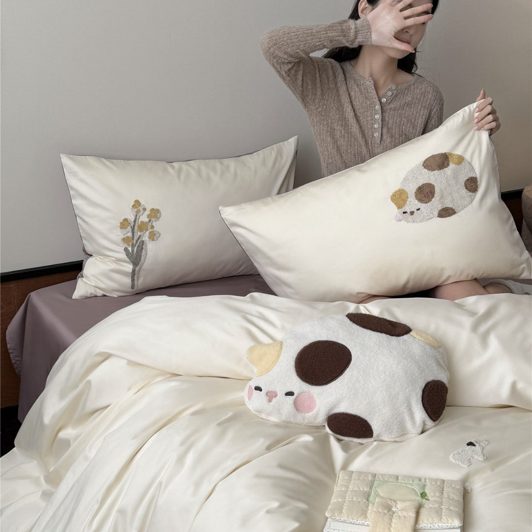 Reversible Satin-Cotton Duvet Cover Set with Embroidered Cat Appliqué and Deep-Pocket Fitted Sheet