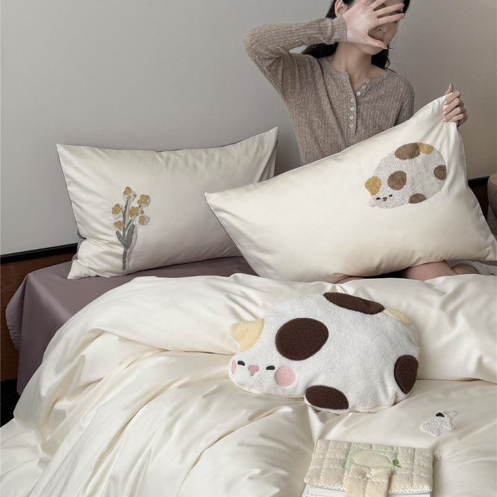 Reversible Satin-Cotton Duvet Cover Set with Embroidered Cat Appliqué and Deep-Pocket Fitted Sheet