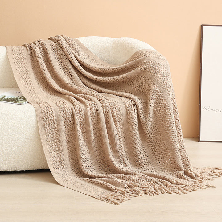 Women knitted throw blanket with fringes Stornfield