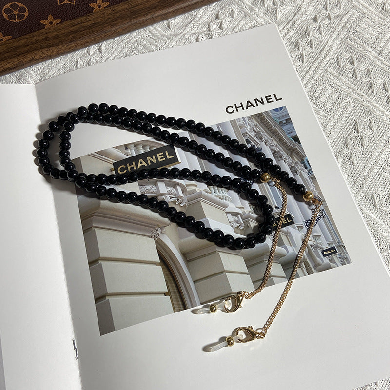 Fashionable jewelry band made of onyx beads Stornfield