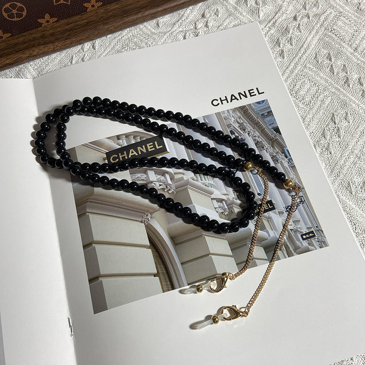 Fashionable jewelry band made of onyx beads Stornfield