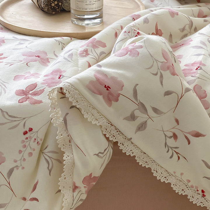 Light cotton gauze bedding set with fine stripe and floral pattern as well as lace edge