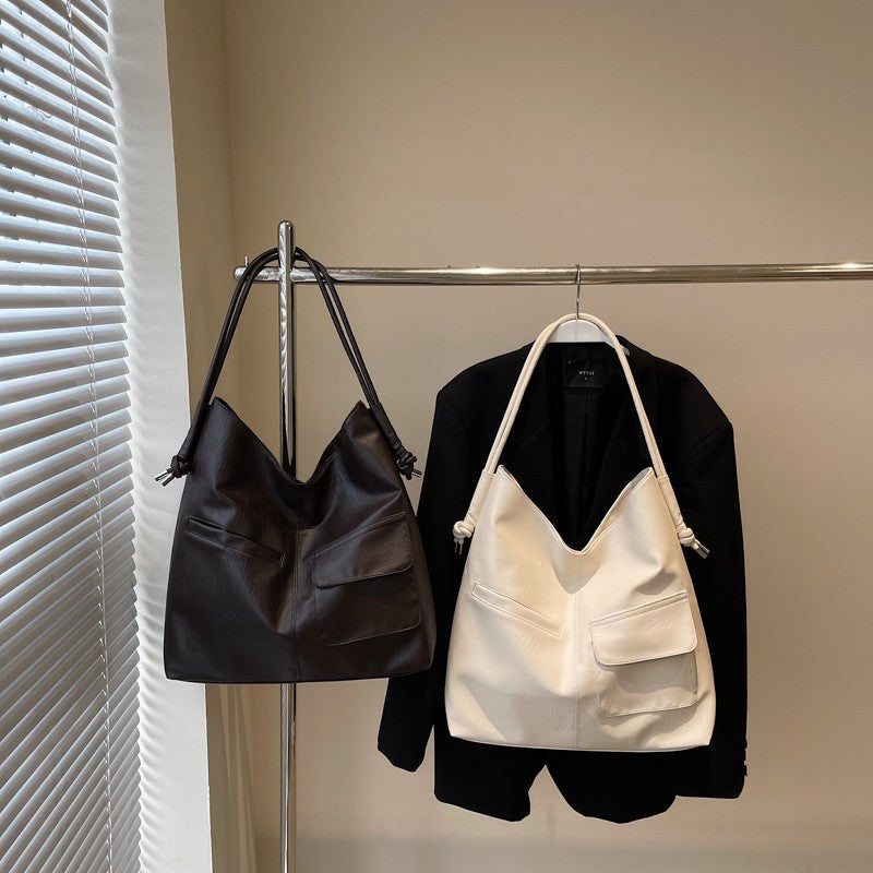 Casual tote bag with practical front pockets Stornfield