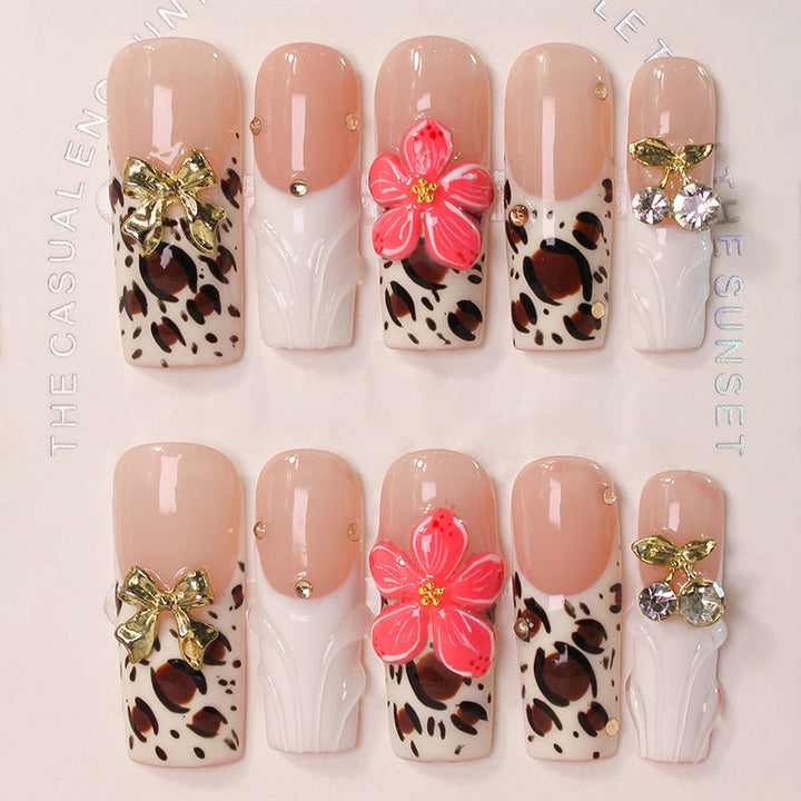 Nail set with elegant leopard and flower embellishments Stornfield