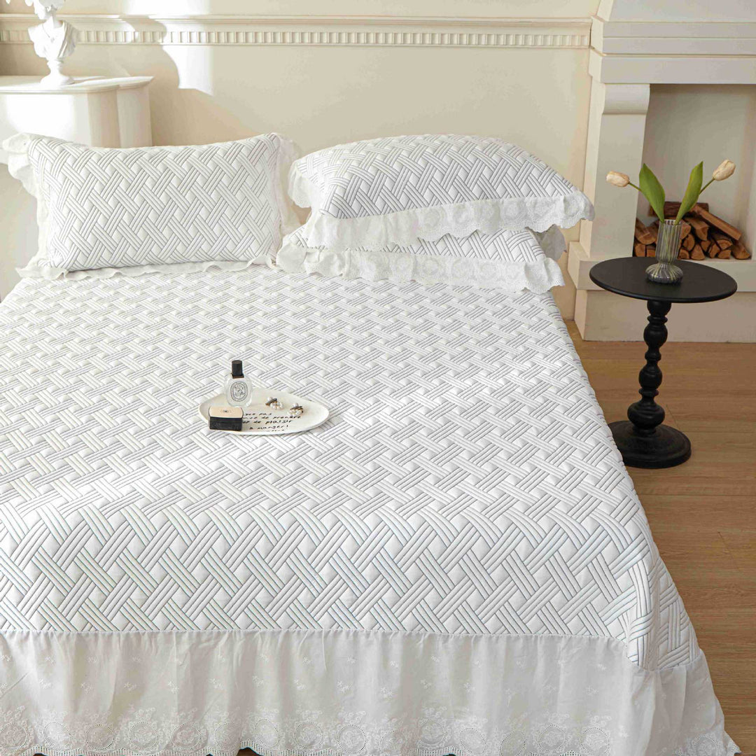Bedspread with waffle structure and subtle snowflake embroidery
