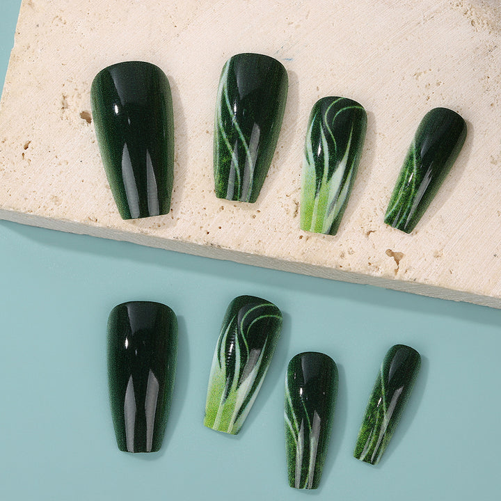 Creative nail art with green design Stornfield