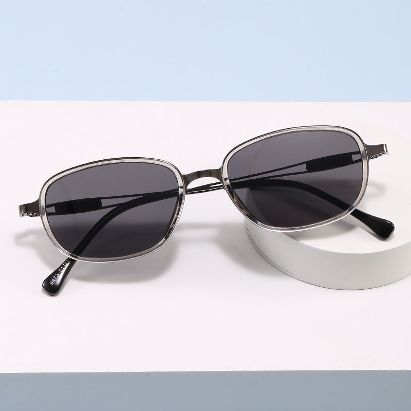 Fashionable sunglasses with square frame and slim metal frame Stornfield