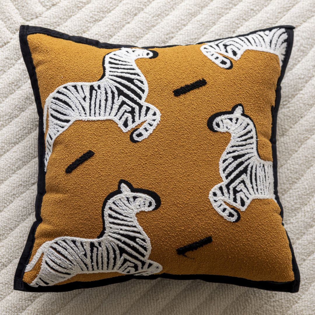 Luxurious cushion with panther design