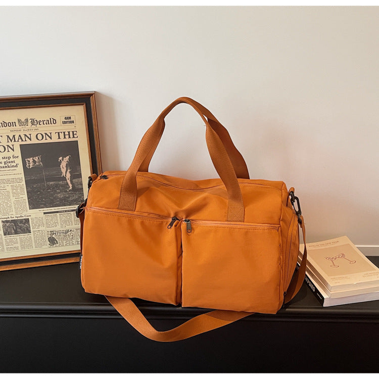Sporty travel bag with expandable compartments Stornfield