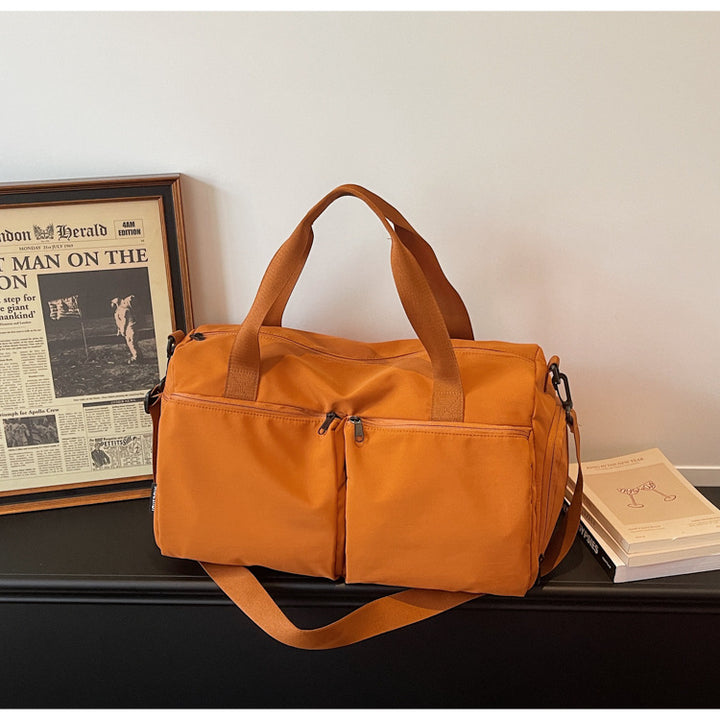 Sporty travel bag with expandable compartments Stornfield