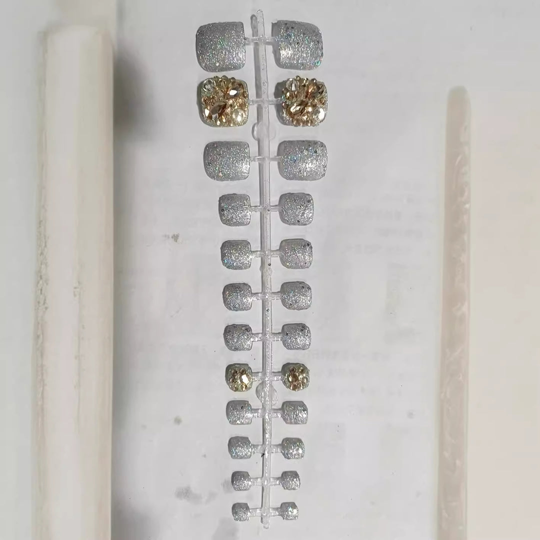 Glamorous Rhinestone-Decorated Press-On Nail Set Stornfield