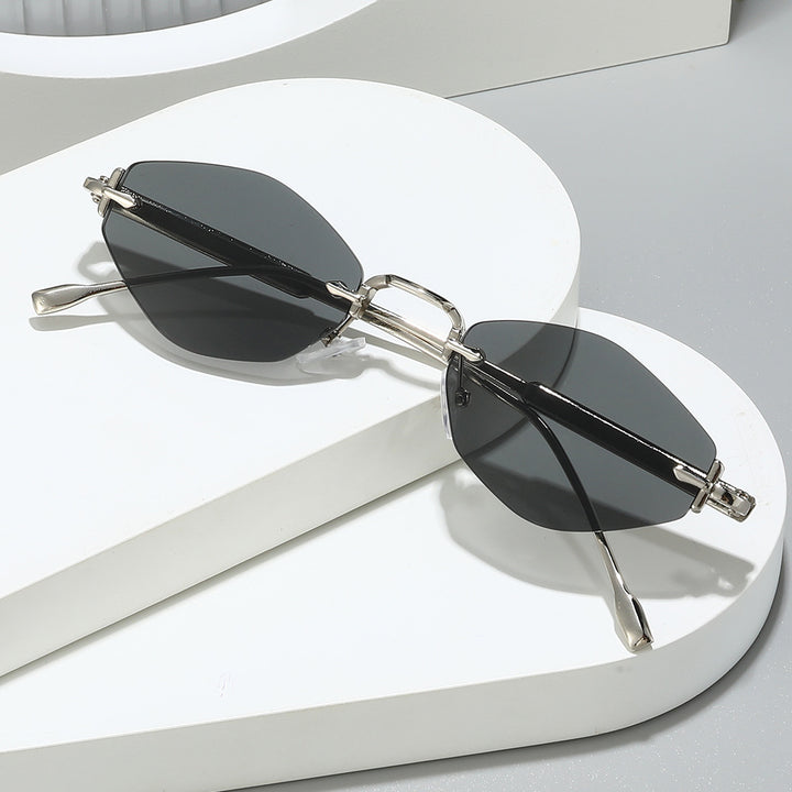 Chic Angular Cat-Eye Sunglasses Stornfield