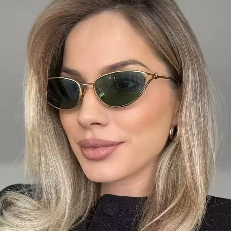 Women Cat-Eye Sunglasses with Elegant Golden Frame and Polarized Lenses Stornfield