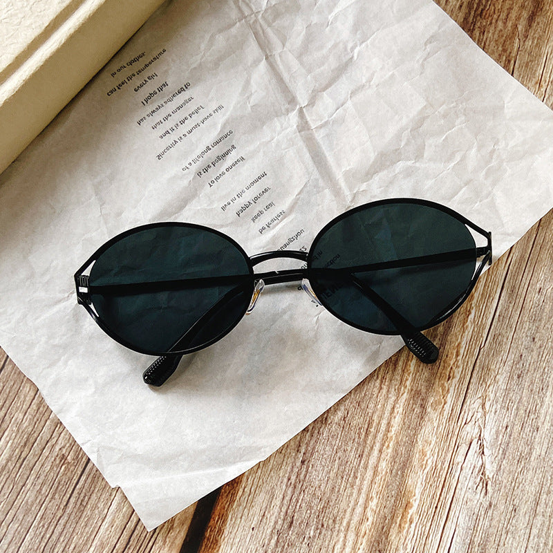 Round Sunglasses with Golden Accents Stornfield