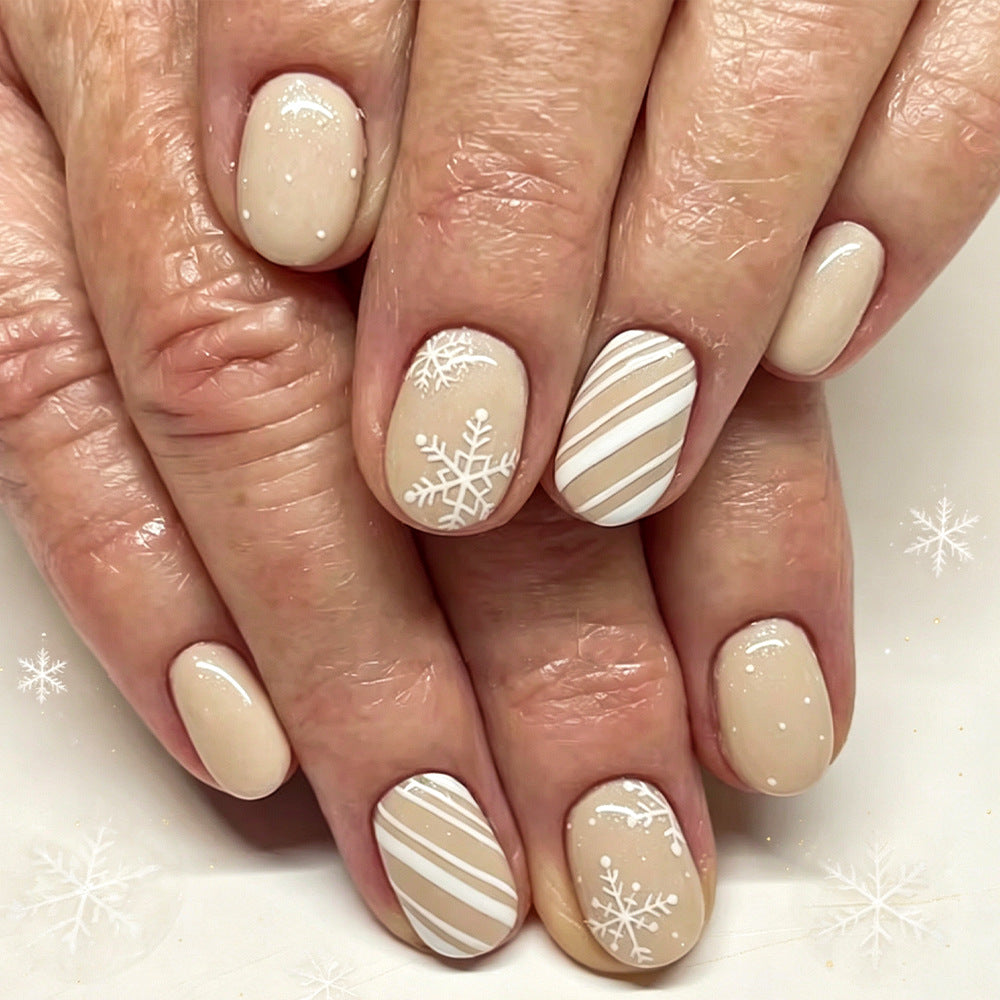 Winter-Themed Nail Art Stornfield