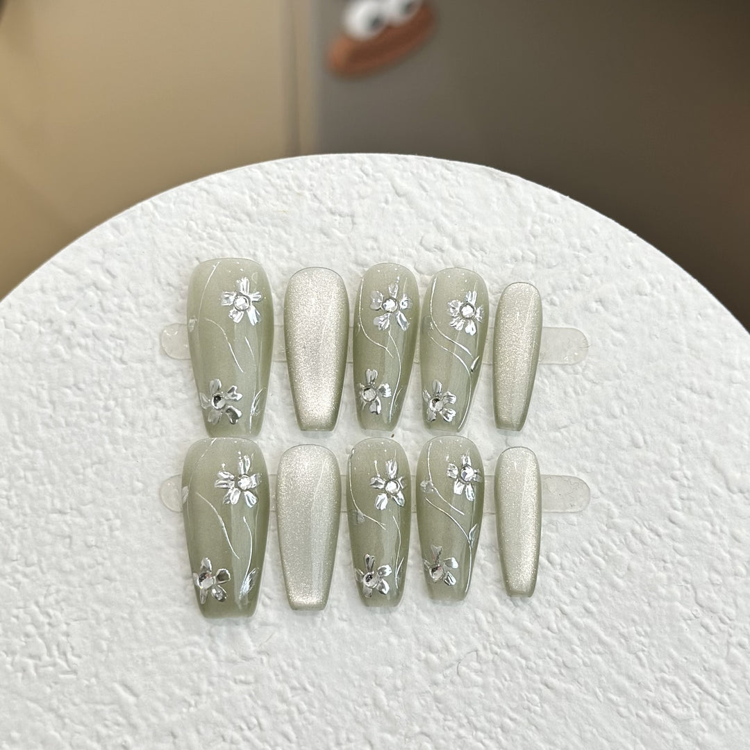 Floral Patterned Press-On Nail Set
