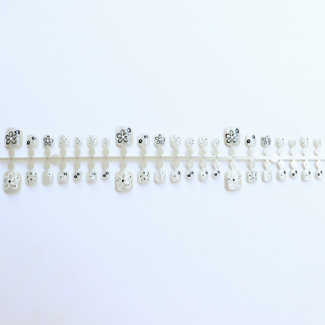 Floral Themed Press-On Nail Art Collection Stornfield