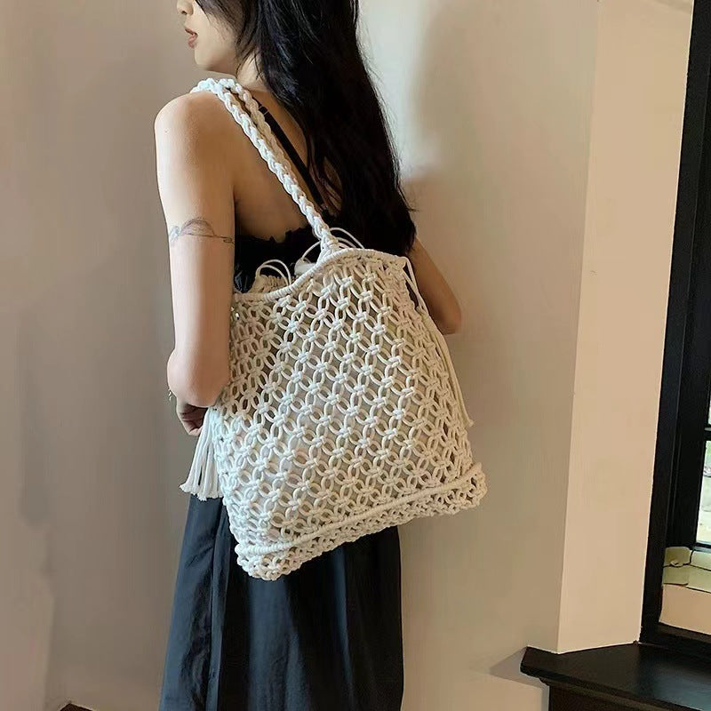 Hand-knotted beach bag with playful design Stornfield