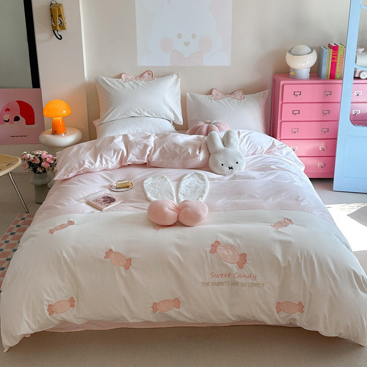 Cute children's bedding set with appliquéd dessert and animal motifs made of cotton microfibre