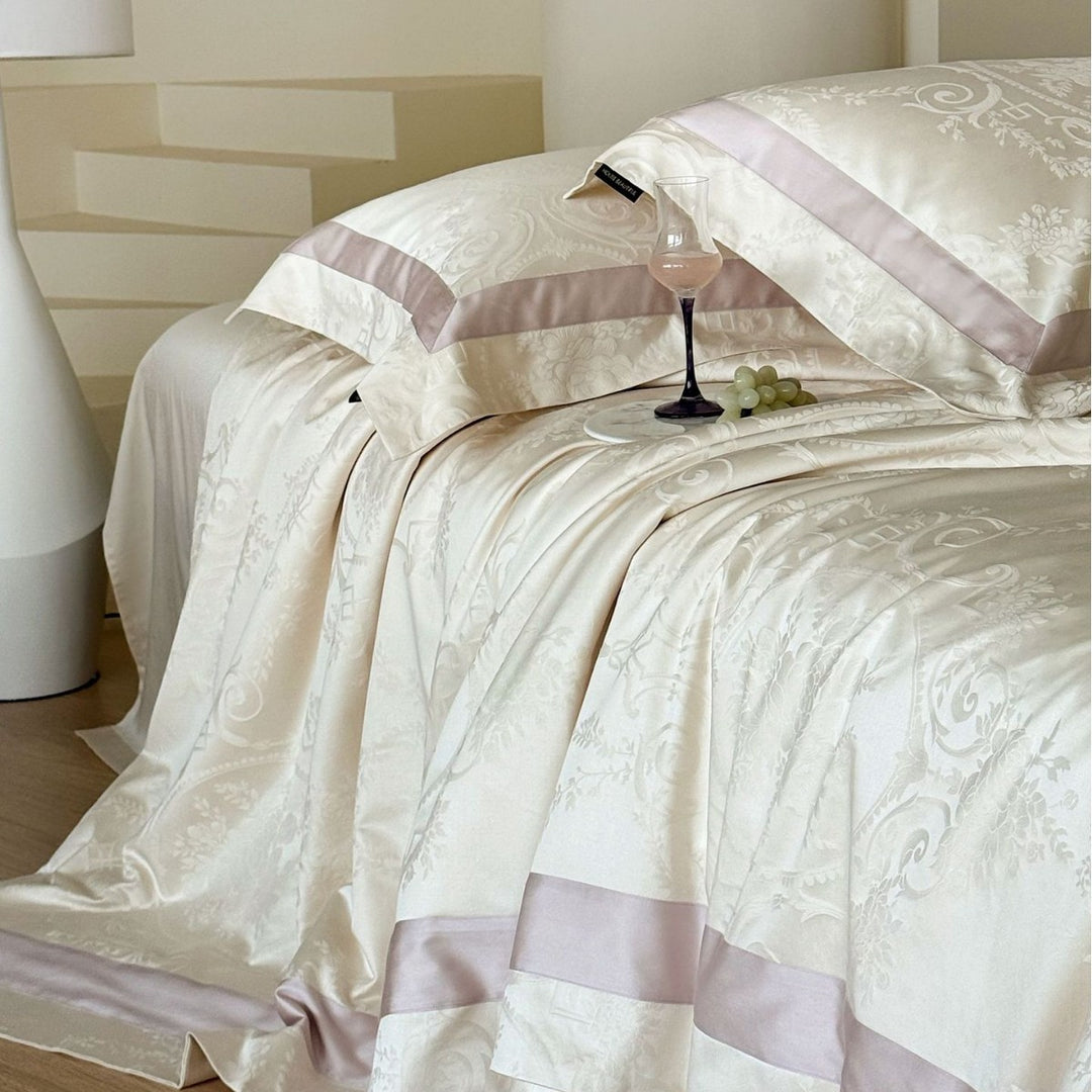 Luxurious jacquard bedding set with damask pattern and satin border