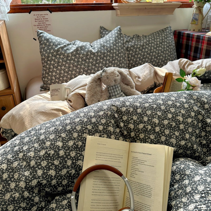 Floral Patterned Quilted Bedding Set