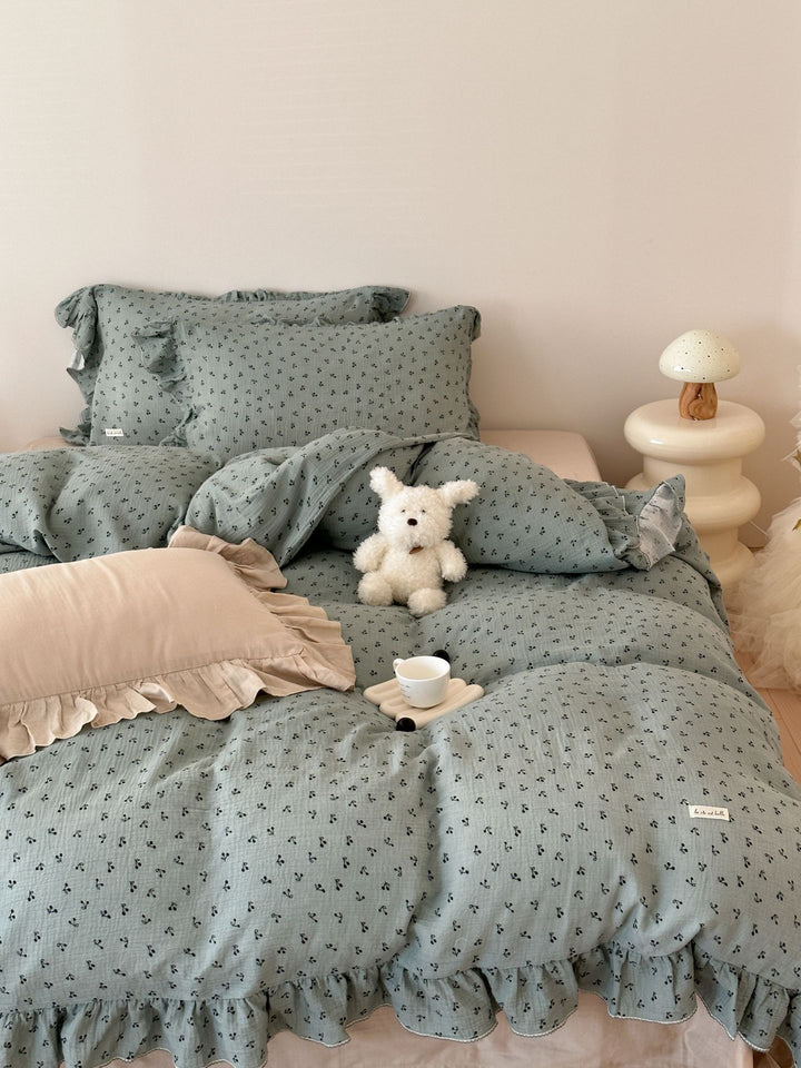 Bedding set made of cotton gauze with ruffled trim and fine bow print