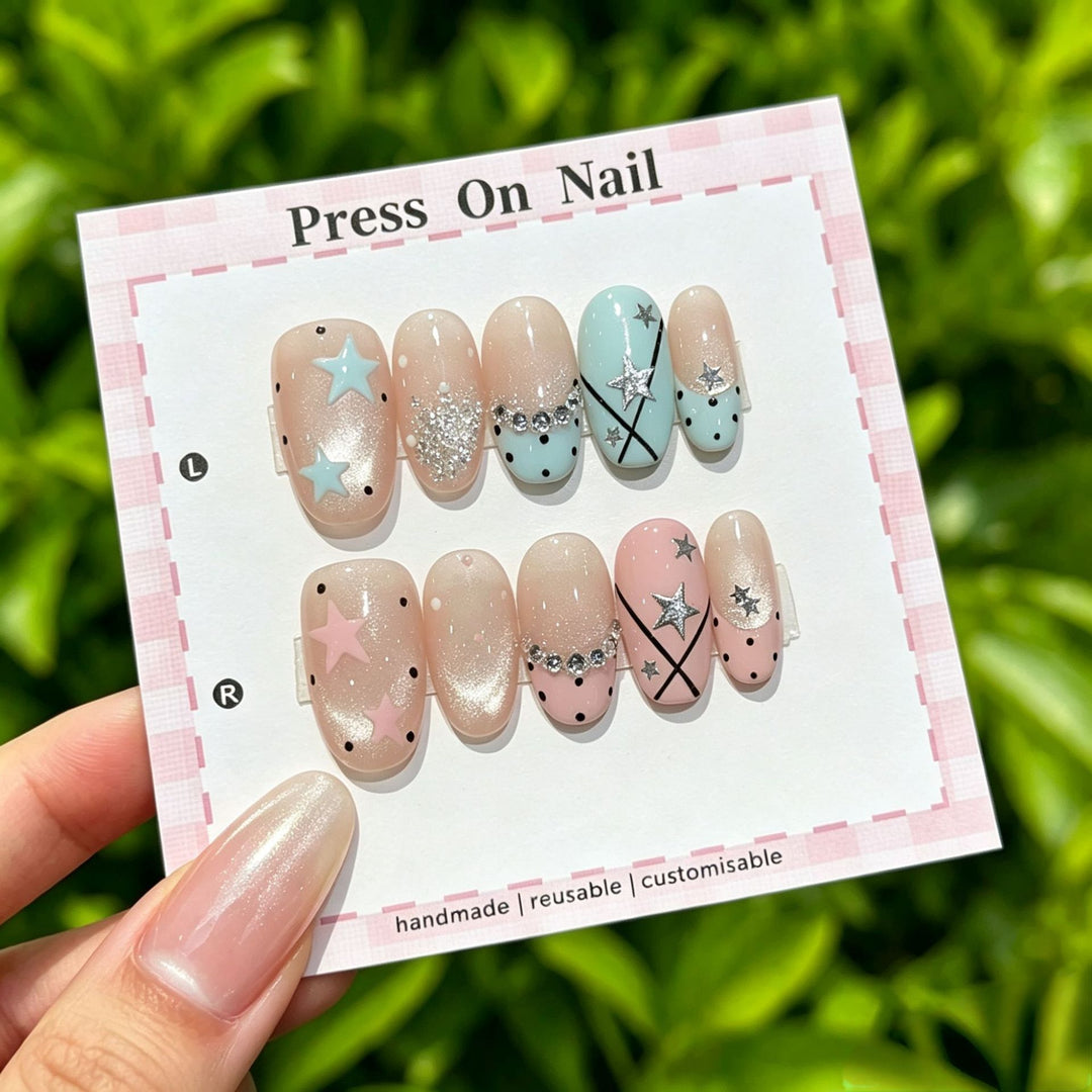 Decorative Press-On Nail Art Set with Customizable Star and Glitter Designs