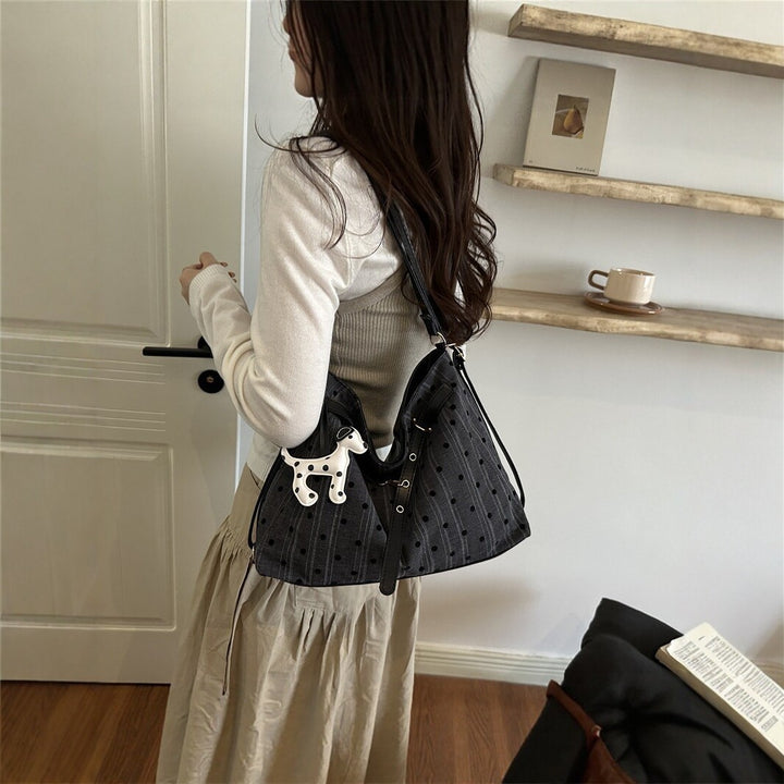 Sleek and Functional Shoulder Bag