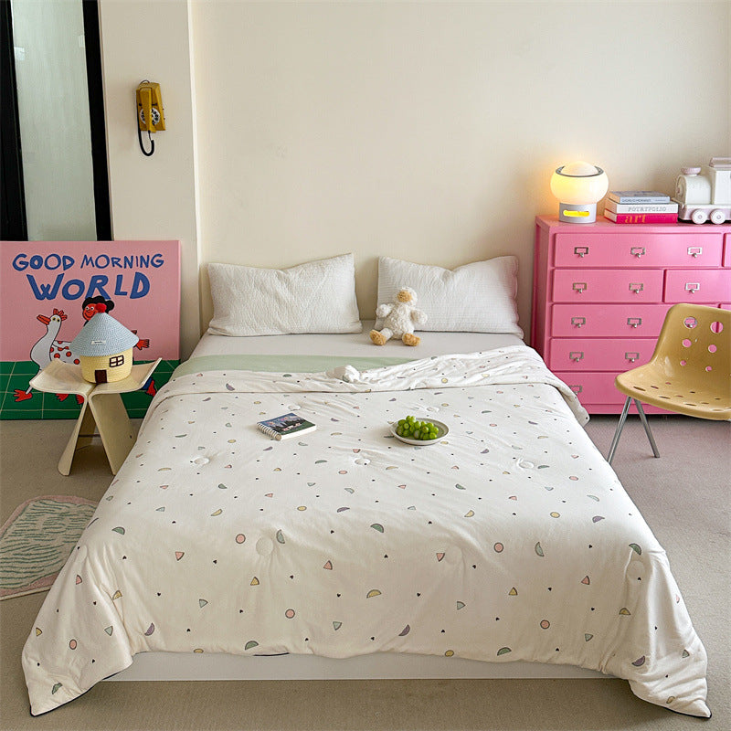 Quilted children's comforter with cute animal print and light microfiber filling
