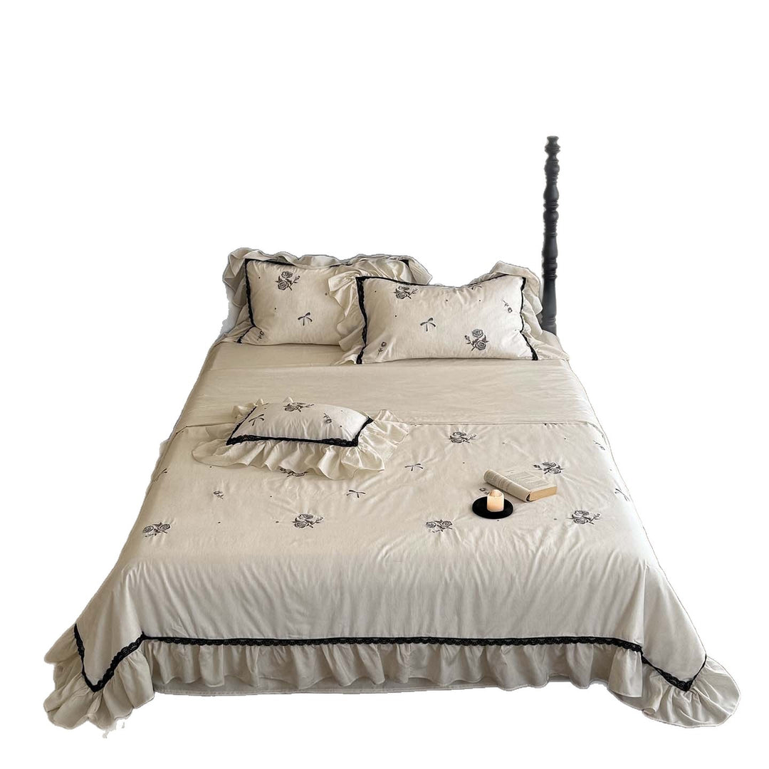 Bedding set linen look with rose embroidery, ruffle and contrasting lace trim