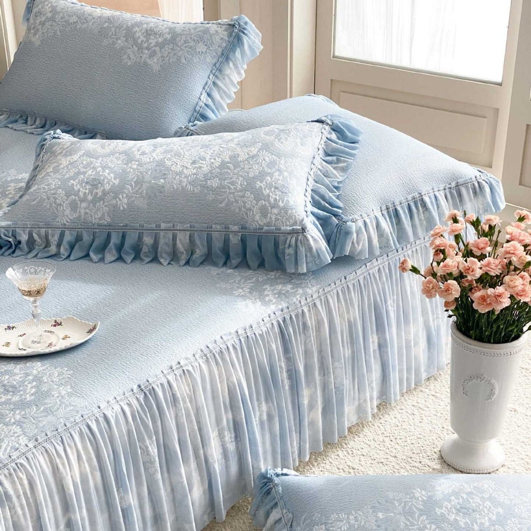Romantic quilted bedspread set with jacquard floral pattern, ruffle and decorative cushion