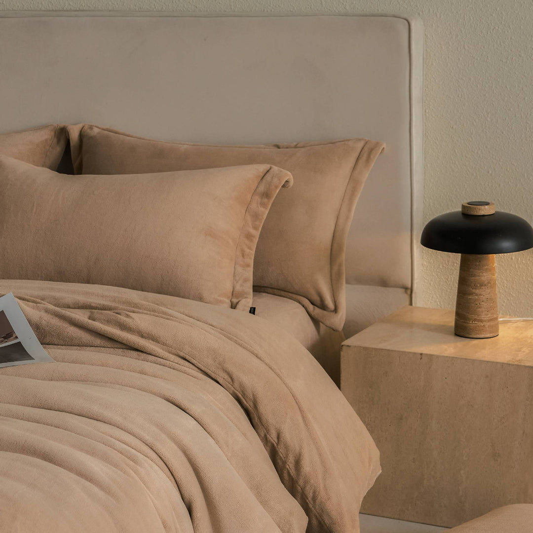Linen-like bedding set with washed vintage finish and concealed zipper