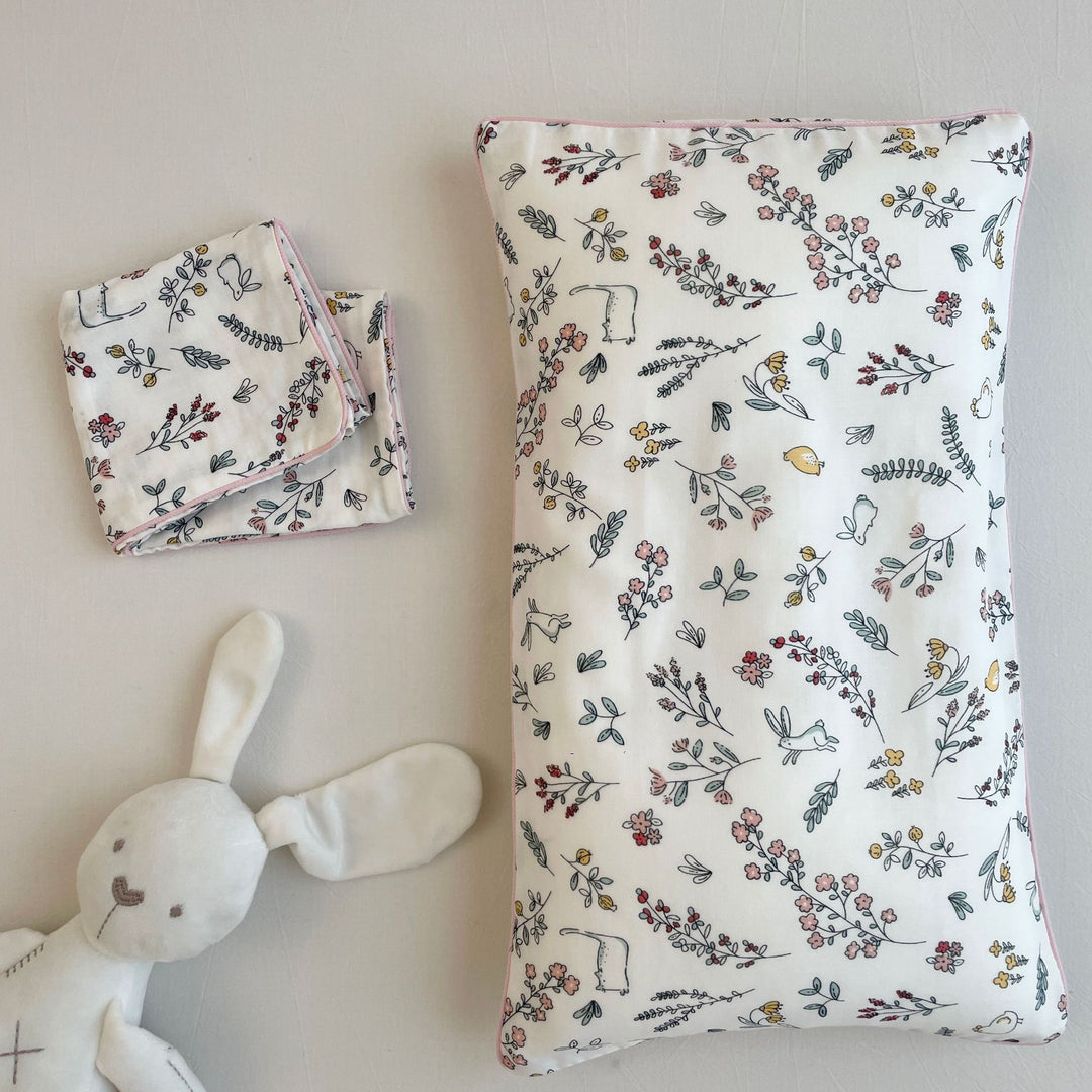 Baby bedding set made of cotton muslin with floral & animal print